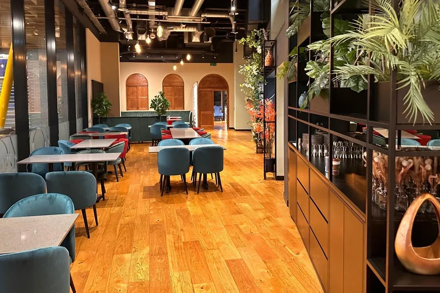 Commercial kitchens & restaurants