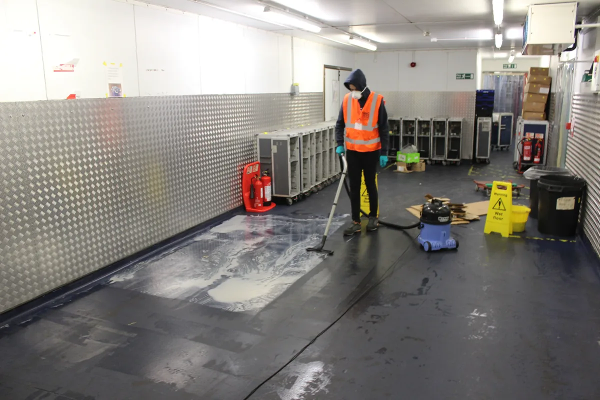 An operative working a large floor in sections
